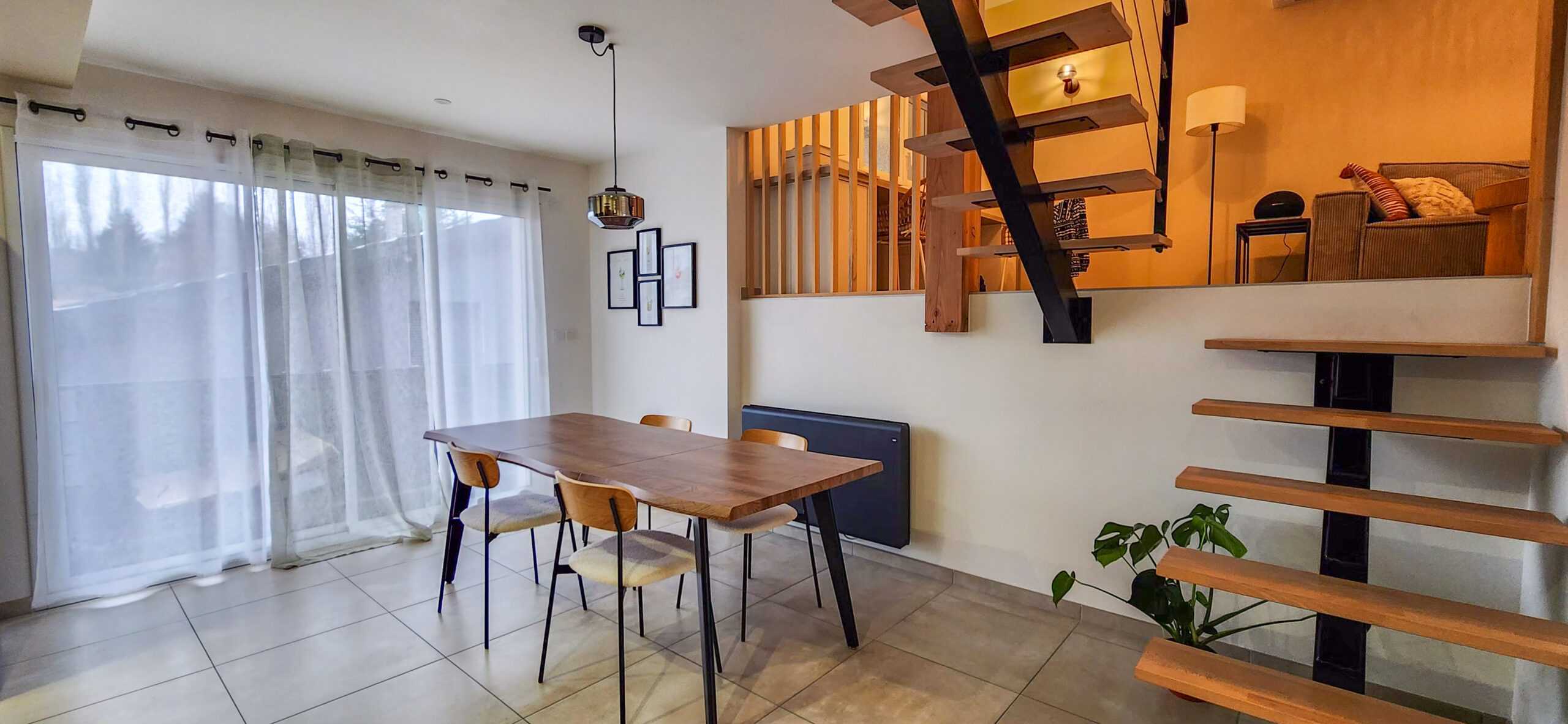 Salon d'appartement dans grange rénovée en Haute-Savoie